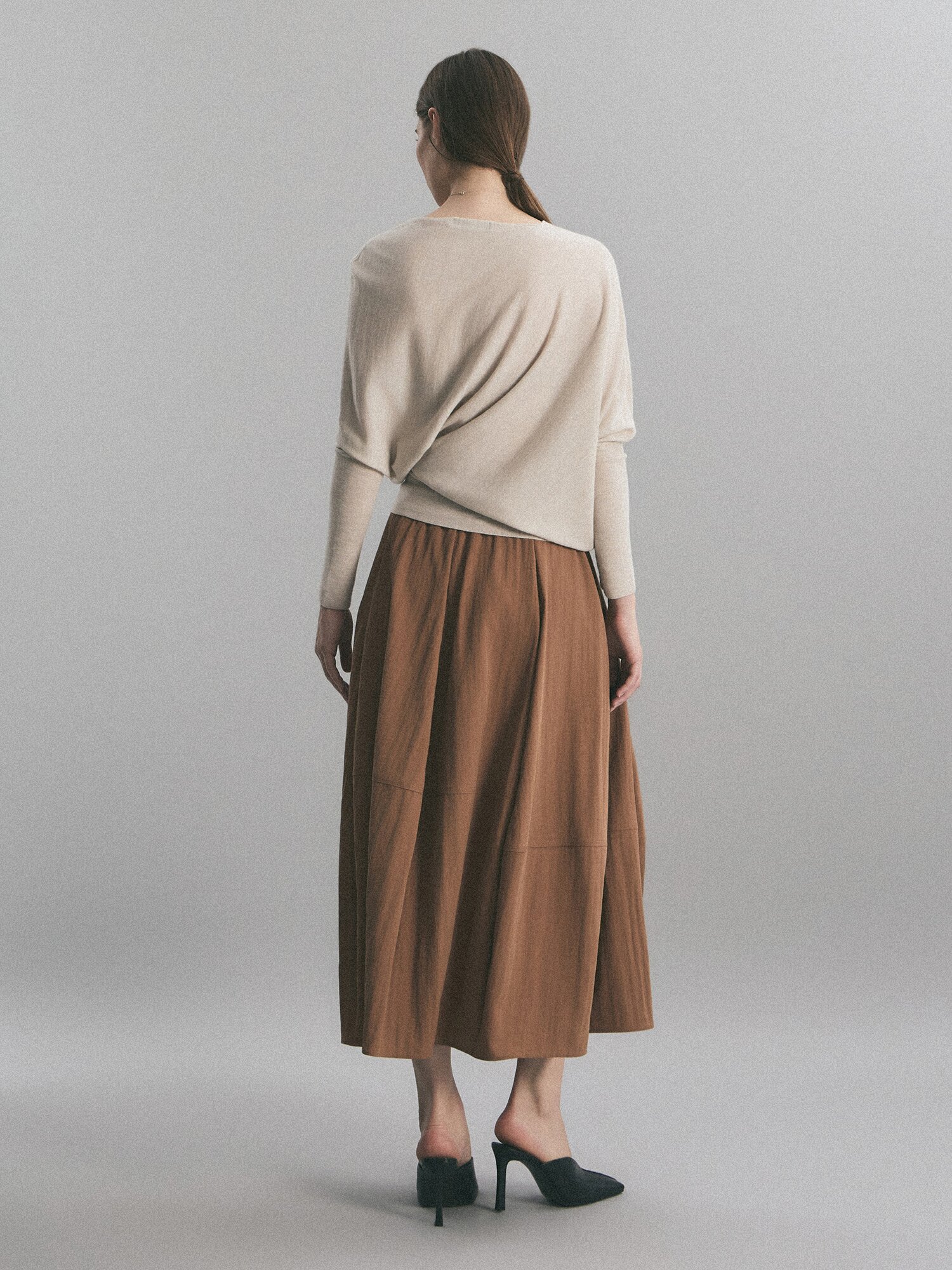 드레이프 돌먼 슬리브 니트 (BEIGE)