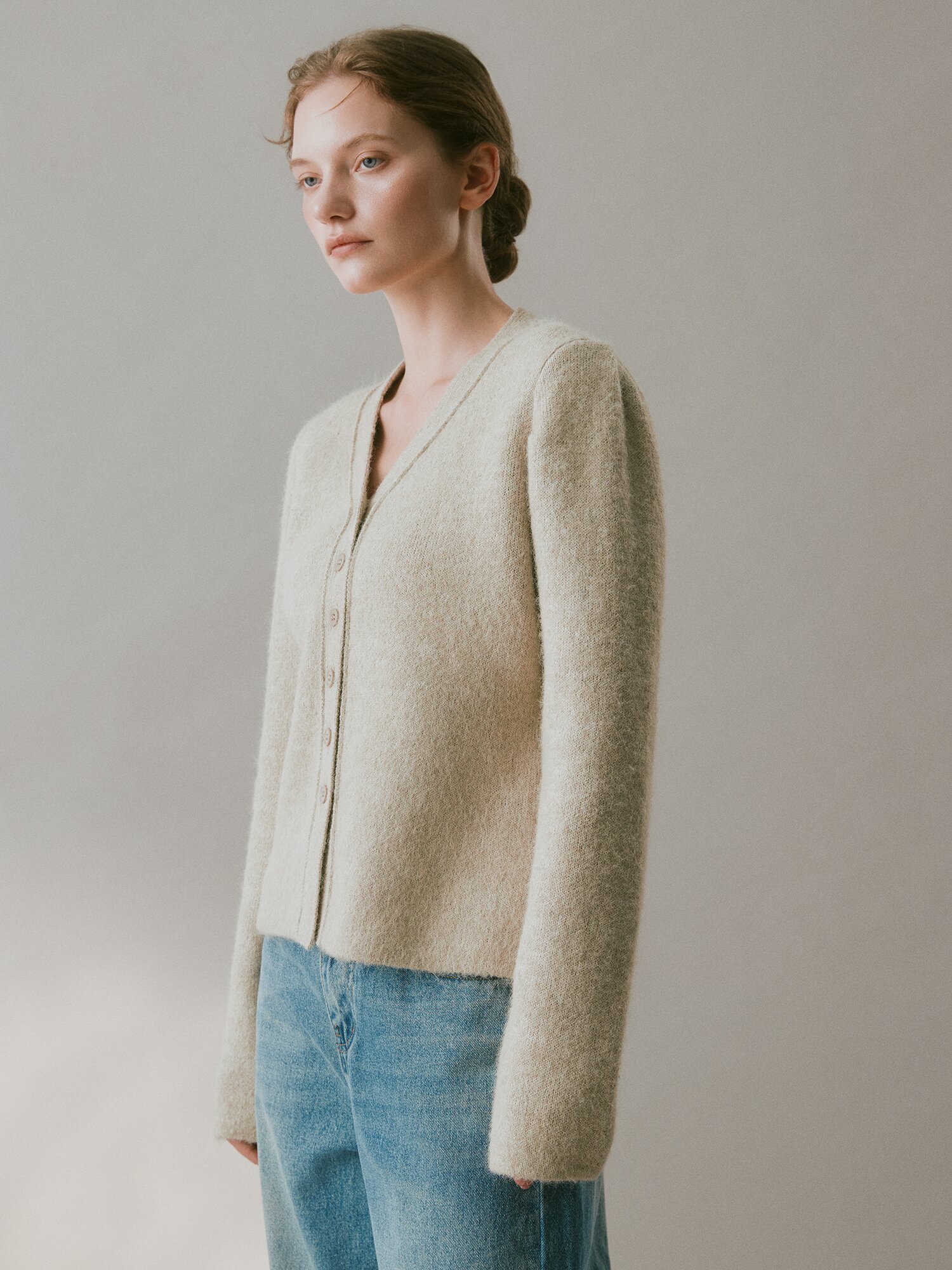 헤어리 울 볼륨 브이넥 가디건 (LIGHT KHAKI)