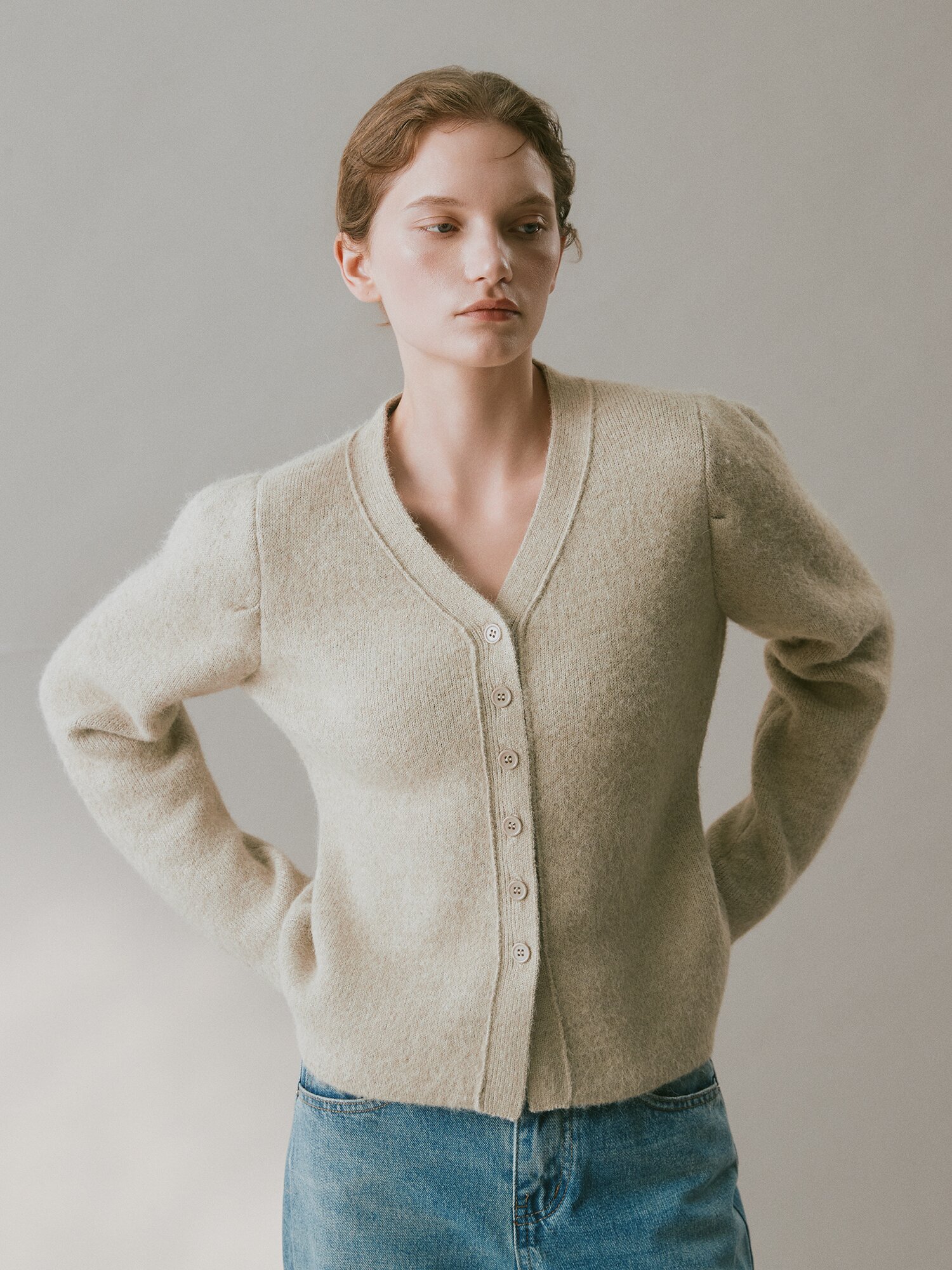 헤어리 울 볼륨 브이넥 가디건 (LIGHT KHAKI)