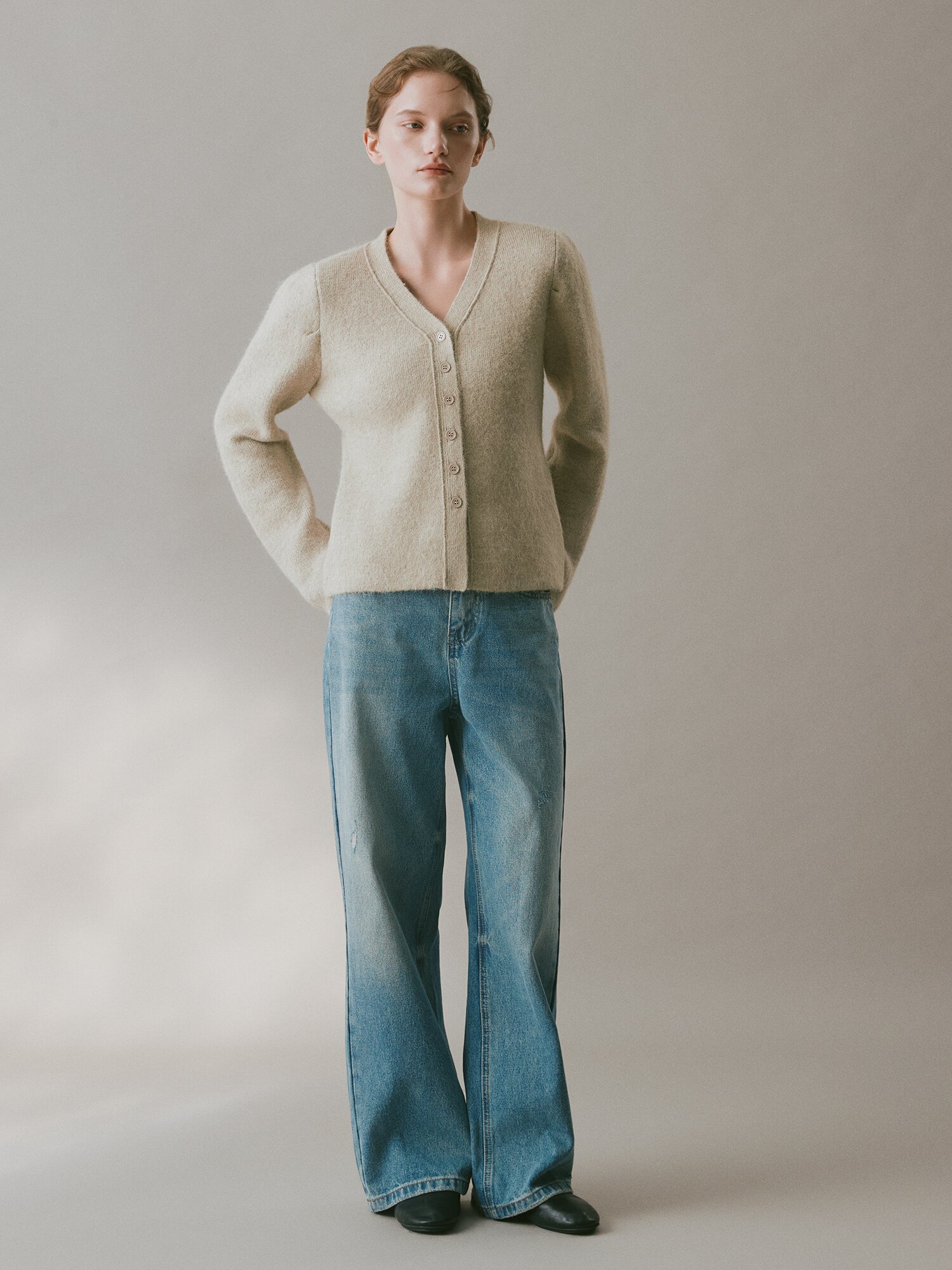 헤어리 울 볼륨 브이넥 가디건 (LIGHT KHAKI)