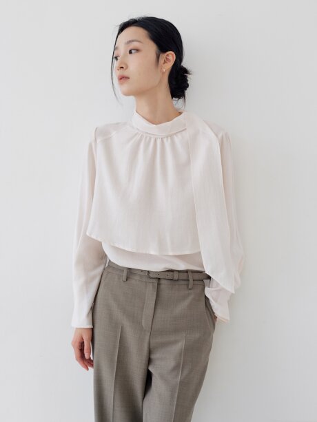 레이어 백 리본 하이넥 블라우스 