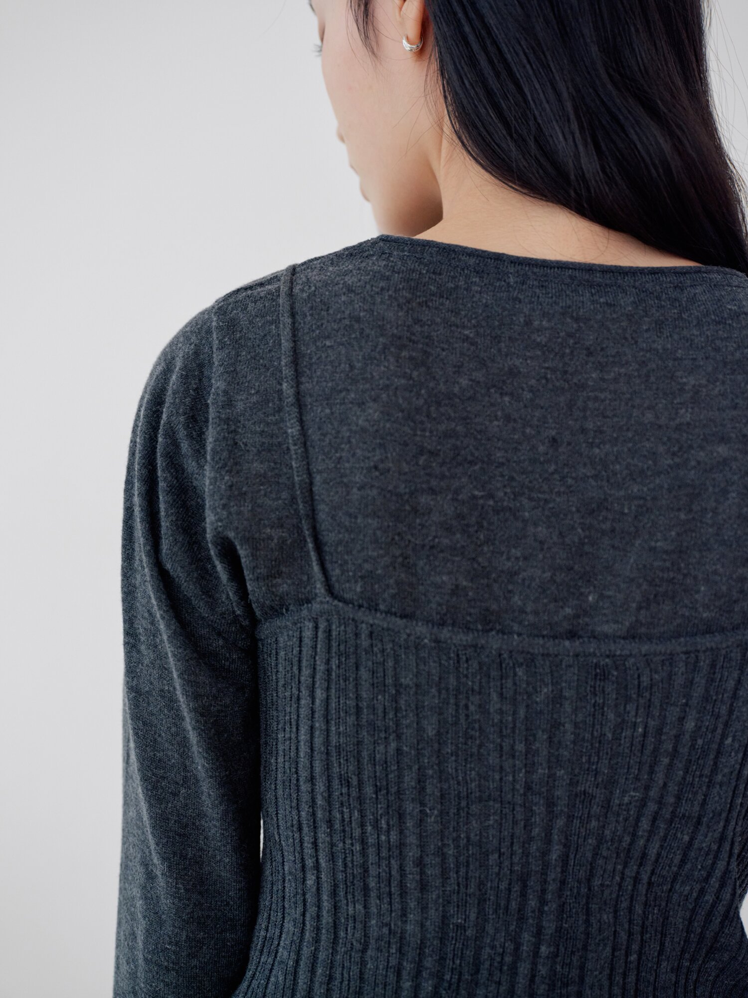라운드넥 니트 +뷔스티에 세트 (DARK GREY)