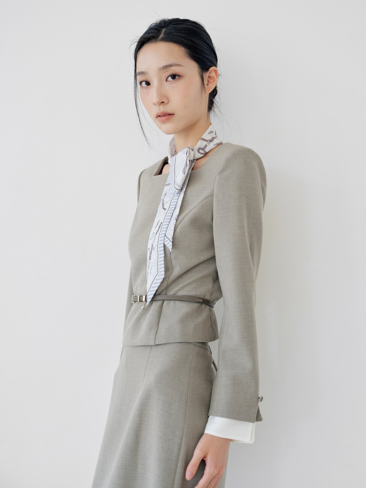 울 모던 스퀘어넥 크롭 블라우스 (MELANGE BEIGE)