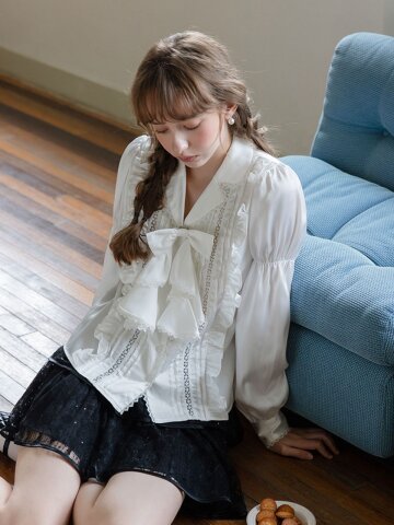 Cest_Lace trim ribbon blouse