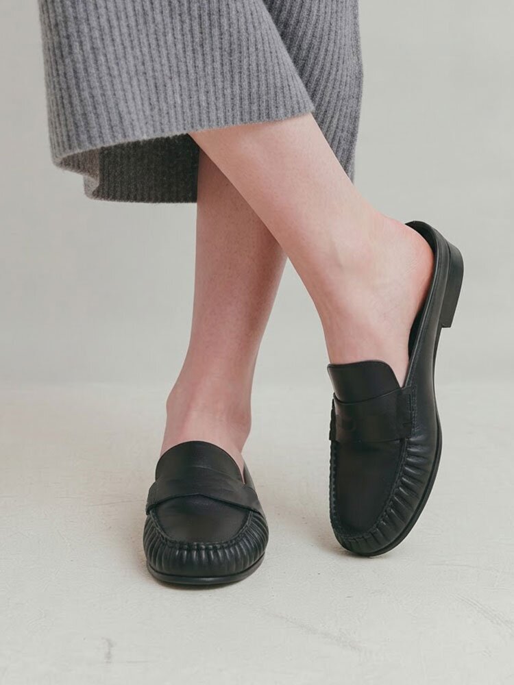 리프 소가죽 셔링 블로퍼 뮬 슬리퍼 2cm