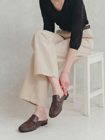 리프 소가죽 셔링 블로퍼 뮬 슬리퍼 2cm