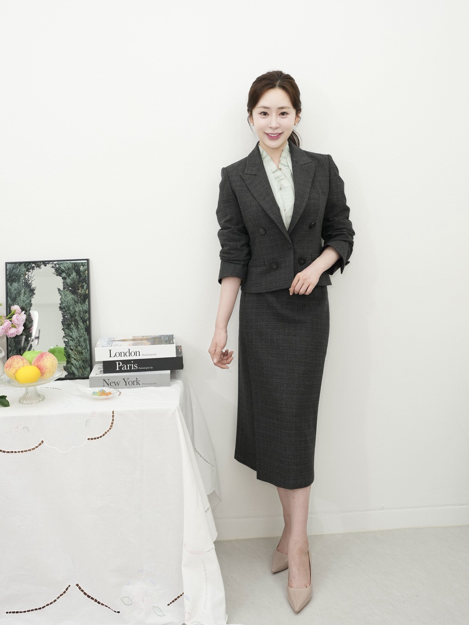포멀 체크 피크드 더블 크롭 재킷 (CHECK GREY)