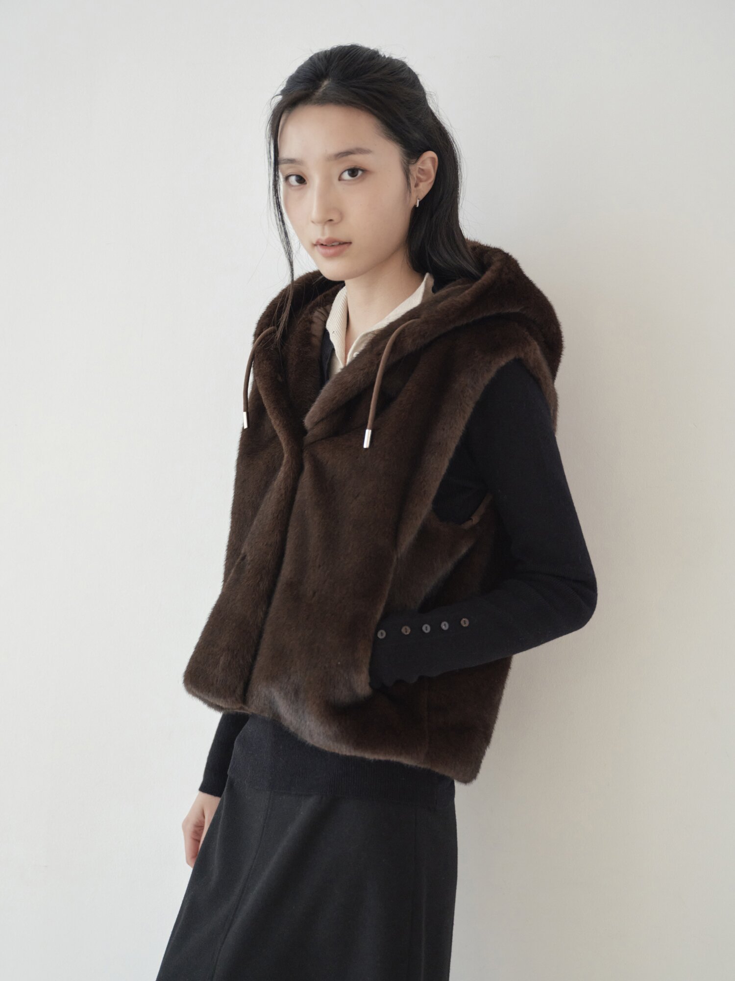 퍼 스트링 후드 크롭 베스트 (DARK BROWN)