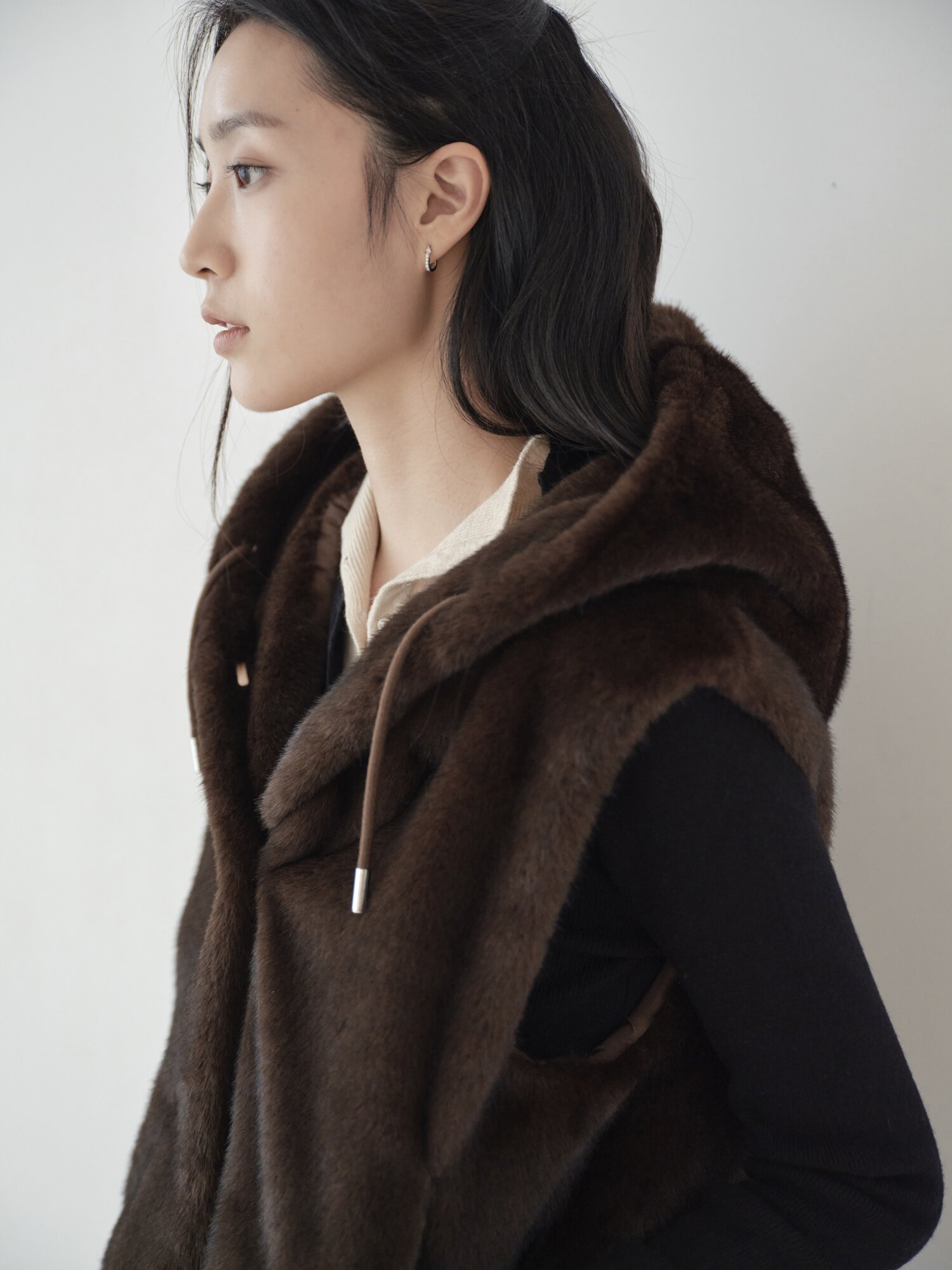퍼 스트링 후드 크롭 베스트 (DARK BROWN)