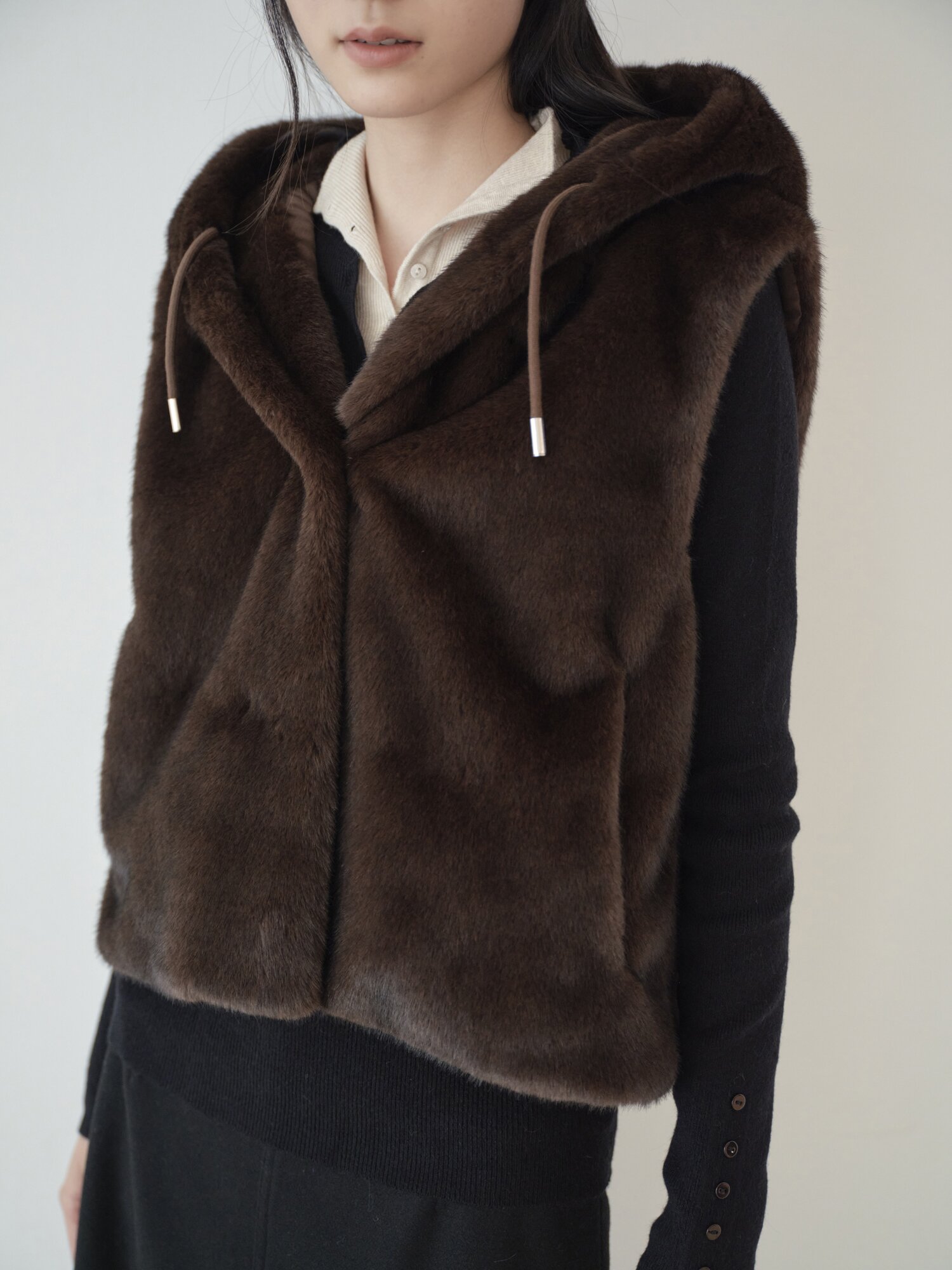 퍼 스트링 후드 크롭 베스트 (DARK BROWN)