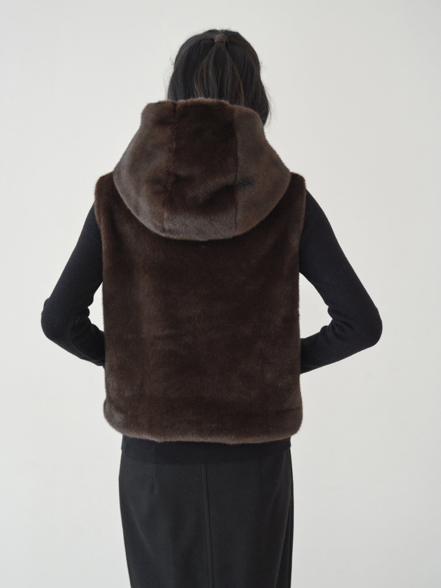 퍼 스트링 후드 크롭 베스트 (DARK BROWN)