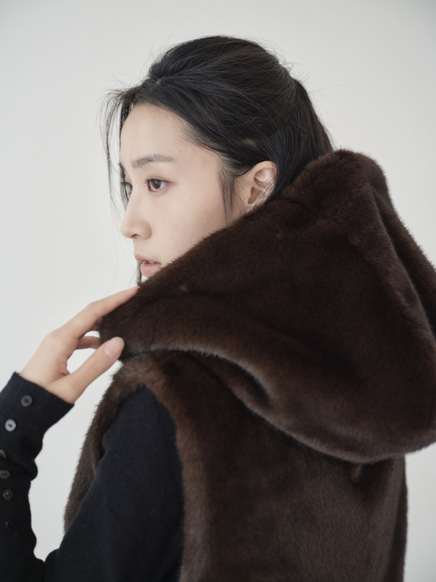 퍼 스트링 후드 크롭 베스트 (DARK BROWN)