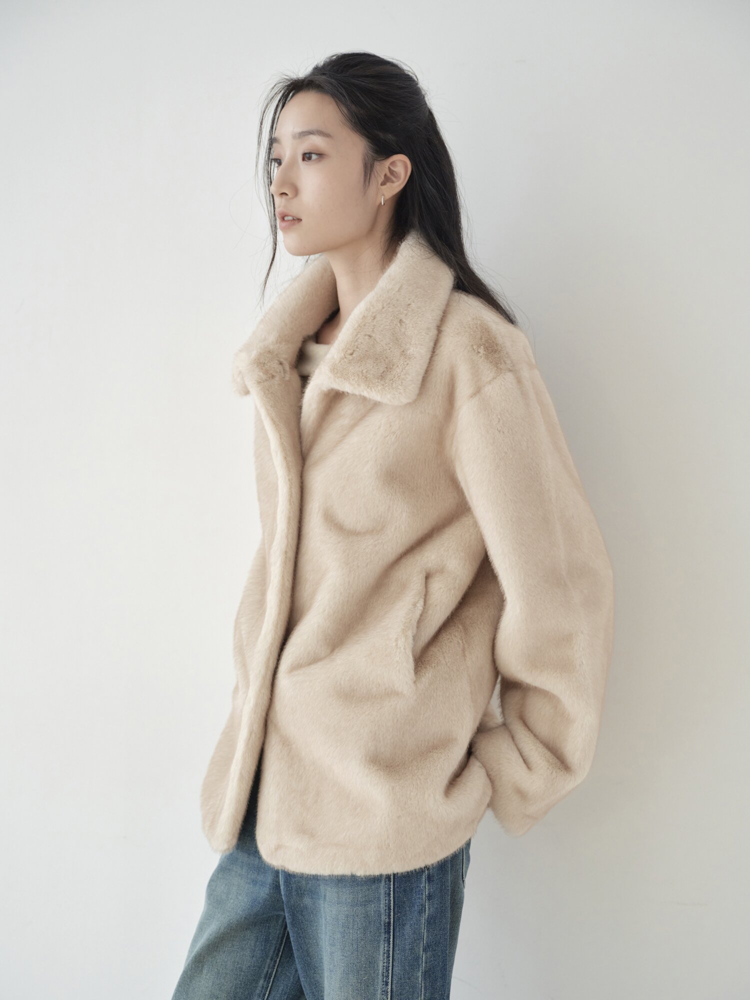 루즈핏 퍼 칼라 하프 재킷 (BEIGE)