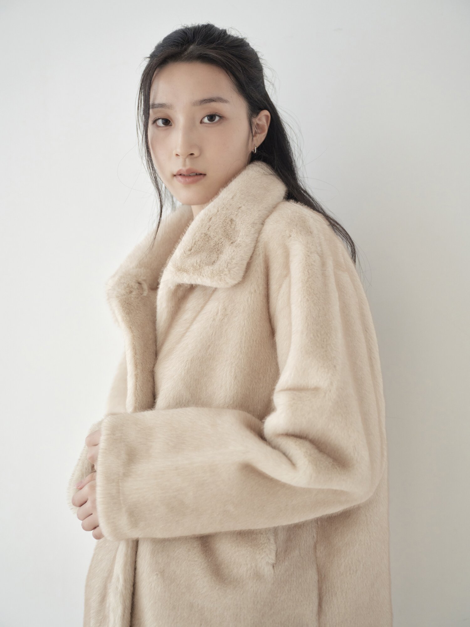 루즈핏 퍼 칼라 하프 재킷 (BEIGE)