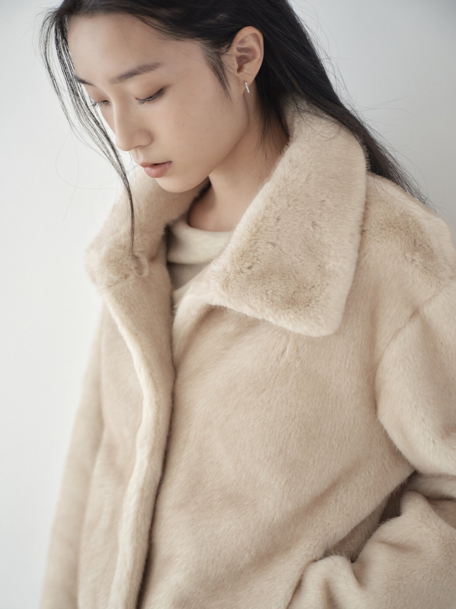 루즈핏 퍼 칼라 하프 재킷 (BEIGE)