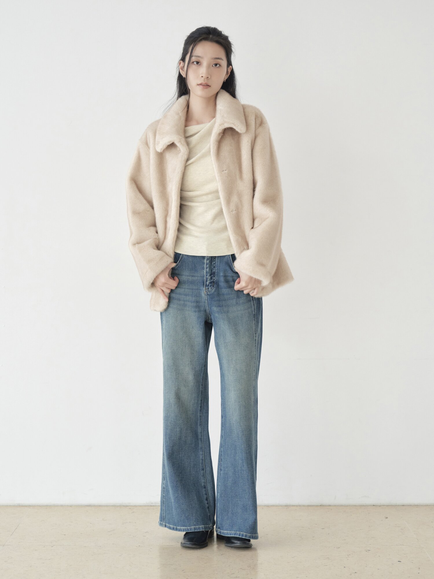 루즈핏 퍼 칼라 하프 재킷 (BEIGE)