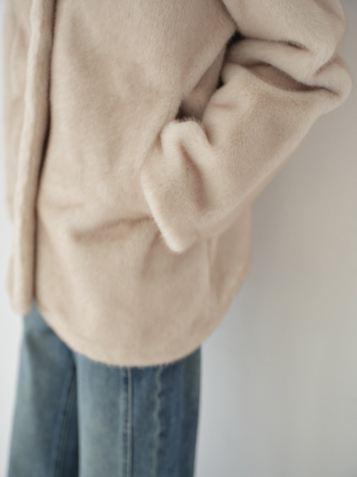 루즈핏 퍼 칼라 하프 재킷 (BEIGE)