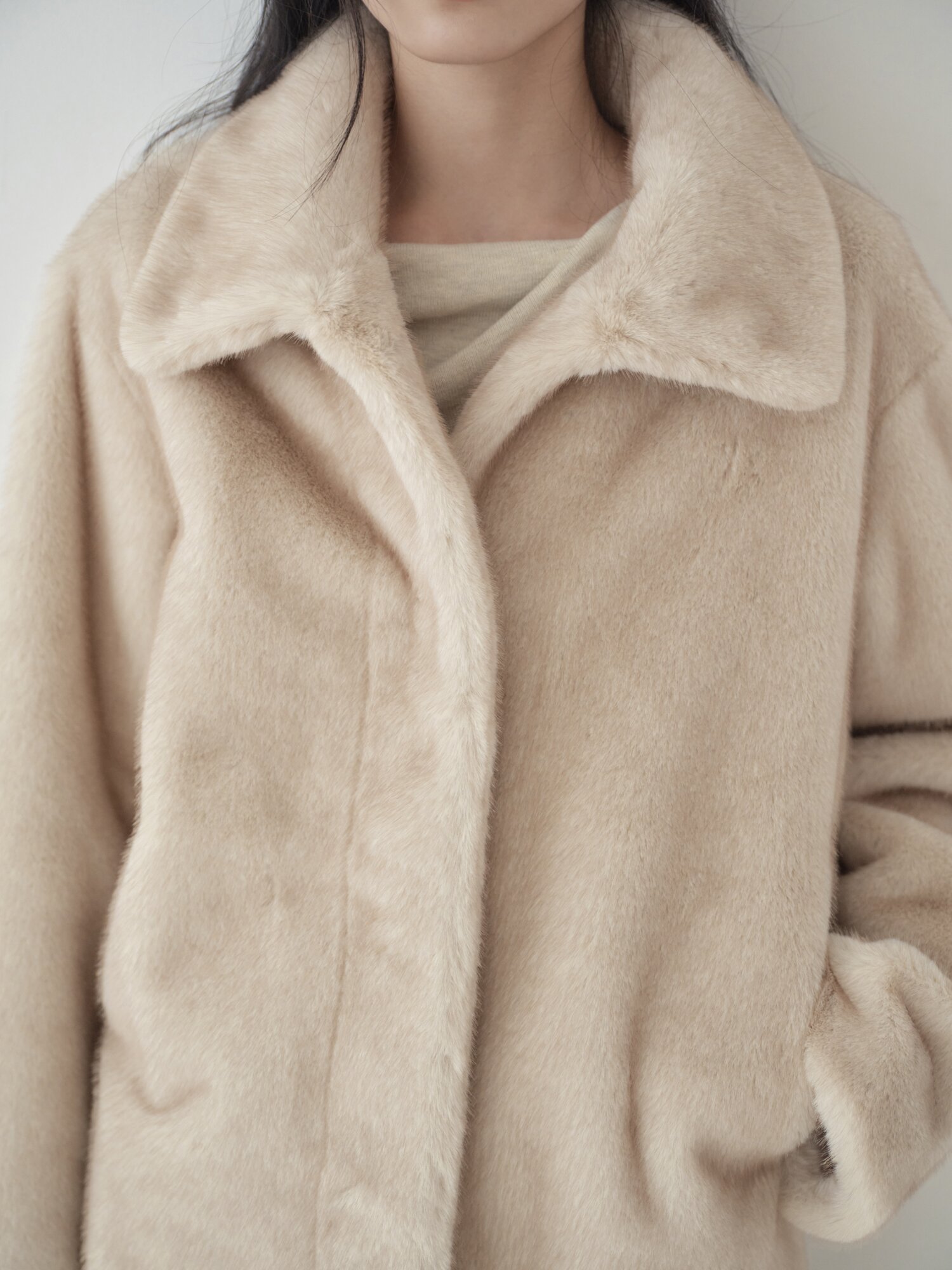 루즈핏 퍼 칼라 하프 재킷 (BEIGE)