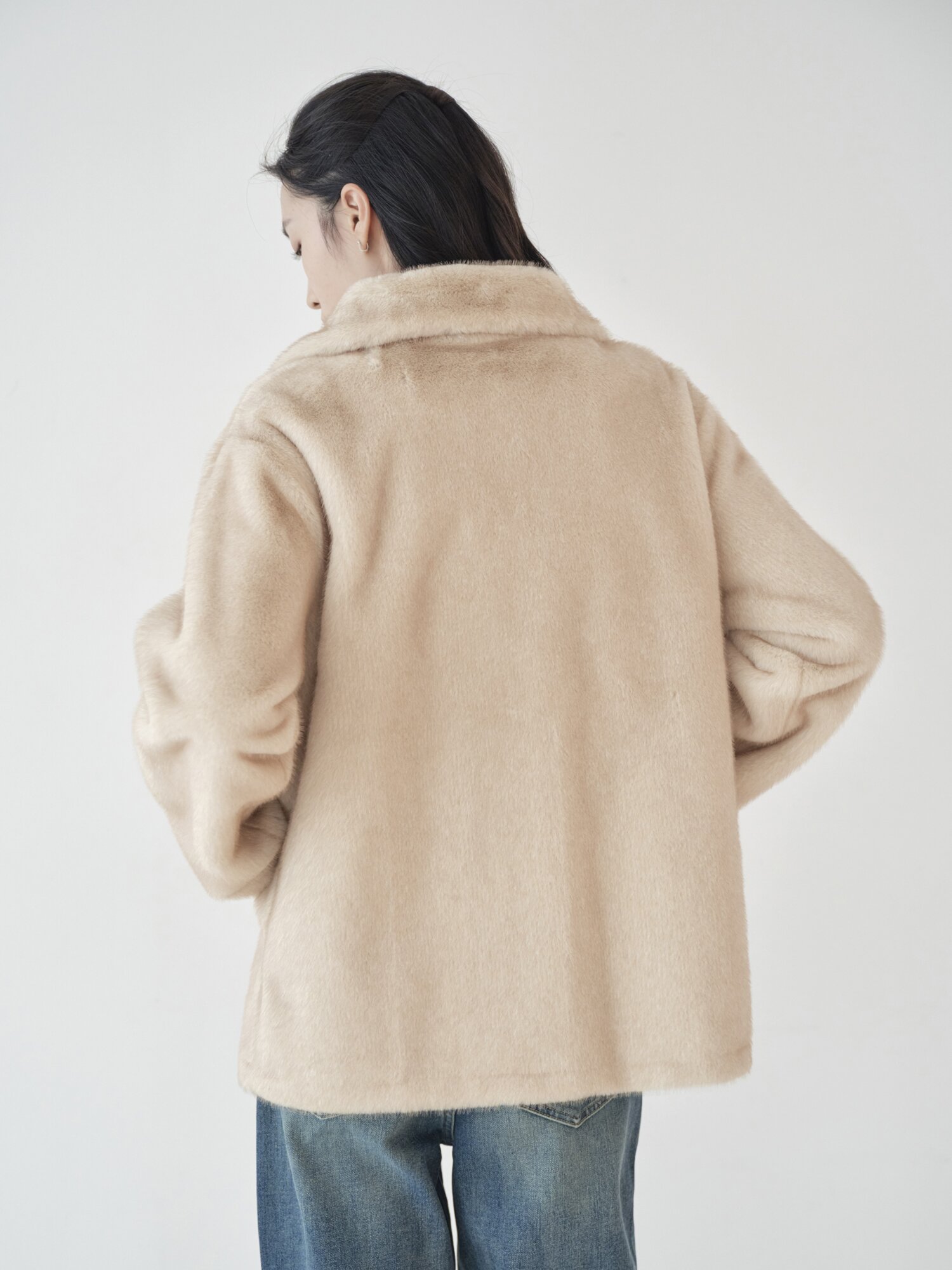 루즈핏 퍼 칼라 하프 재킷 (BEIGE)