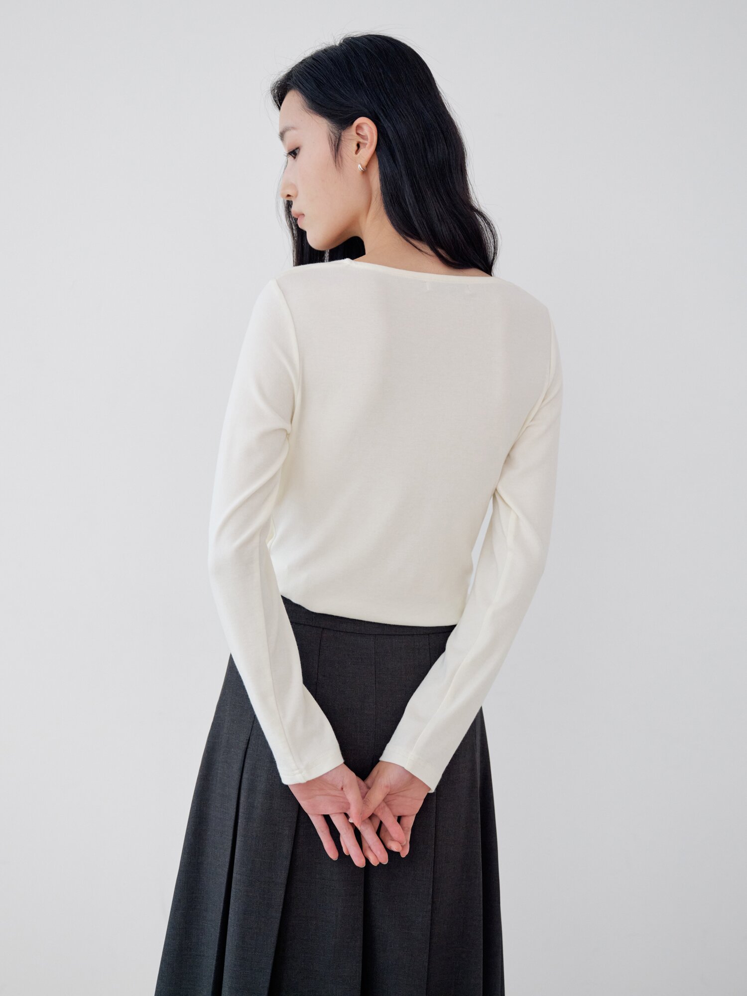 스판 사이드 턱 카울넥 티셔츠 (IVORY)
