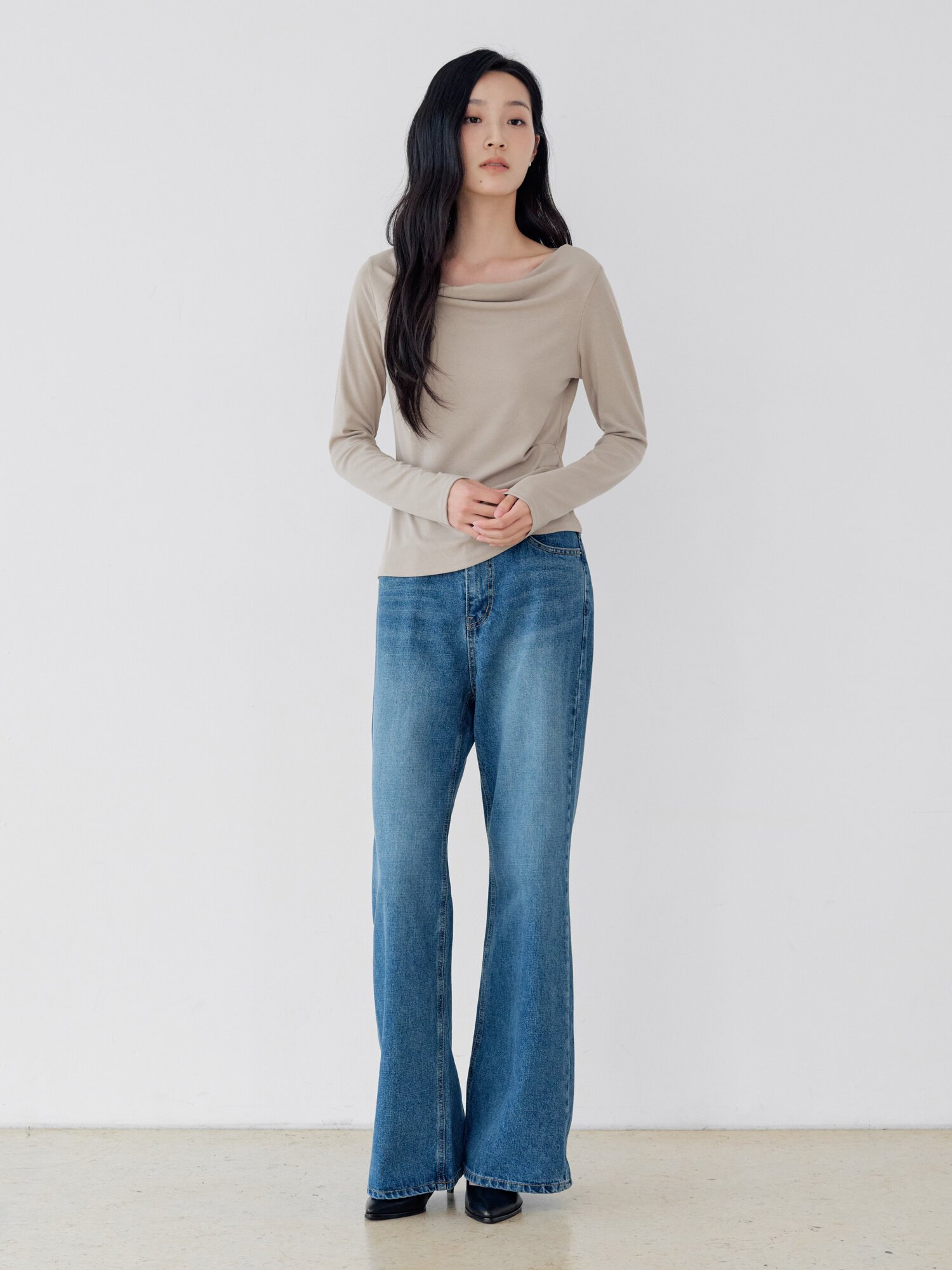스판 사이드 셔링 카울넥 티셔츠 (BEIGE)