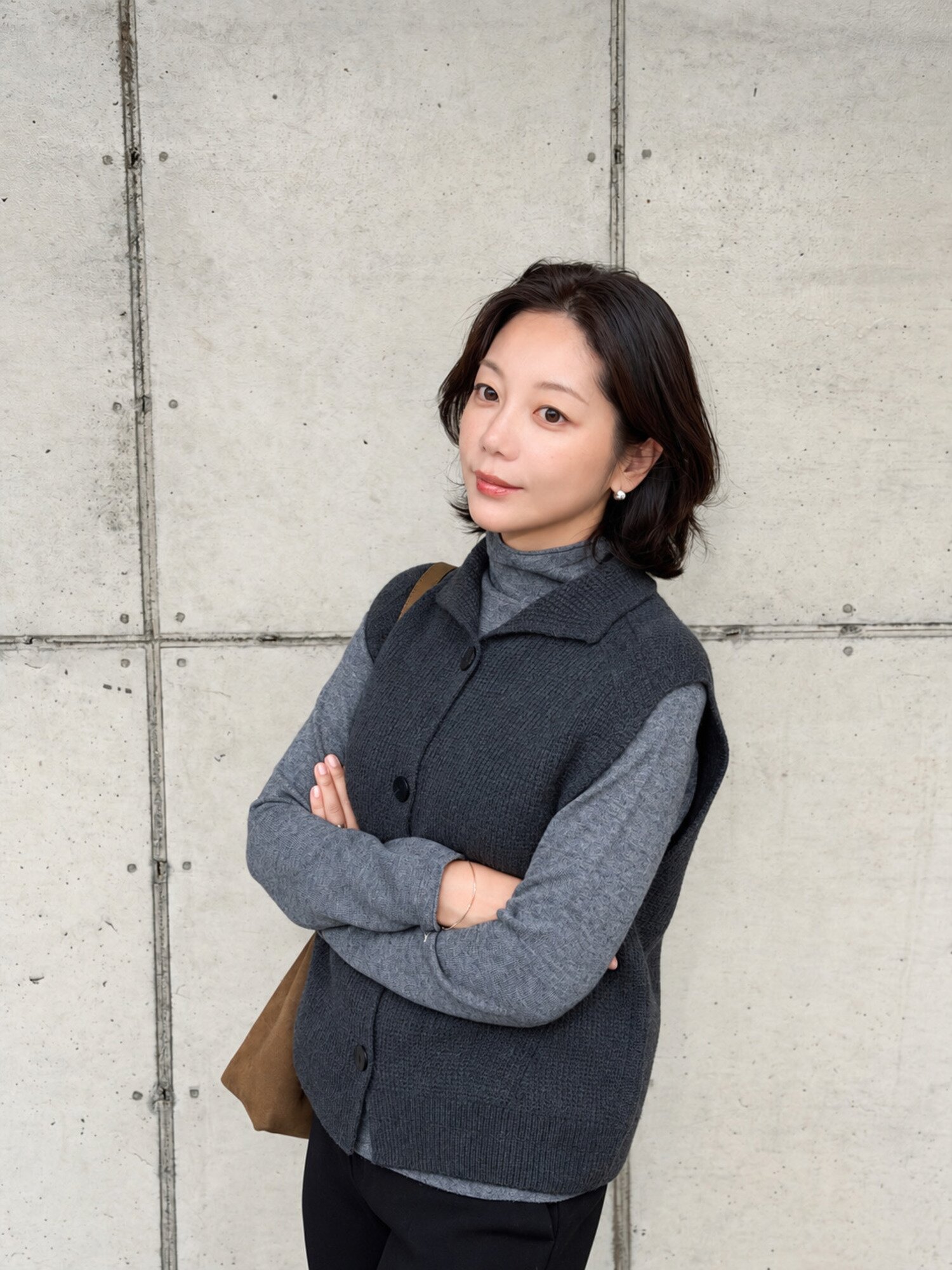 울 홀가먼트 하이넥 니트 베스트 (DARK GREY)
