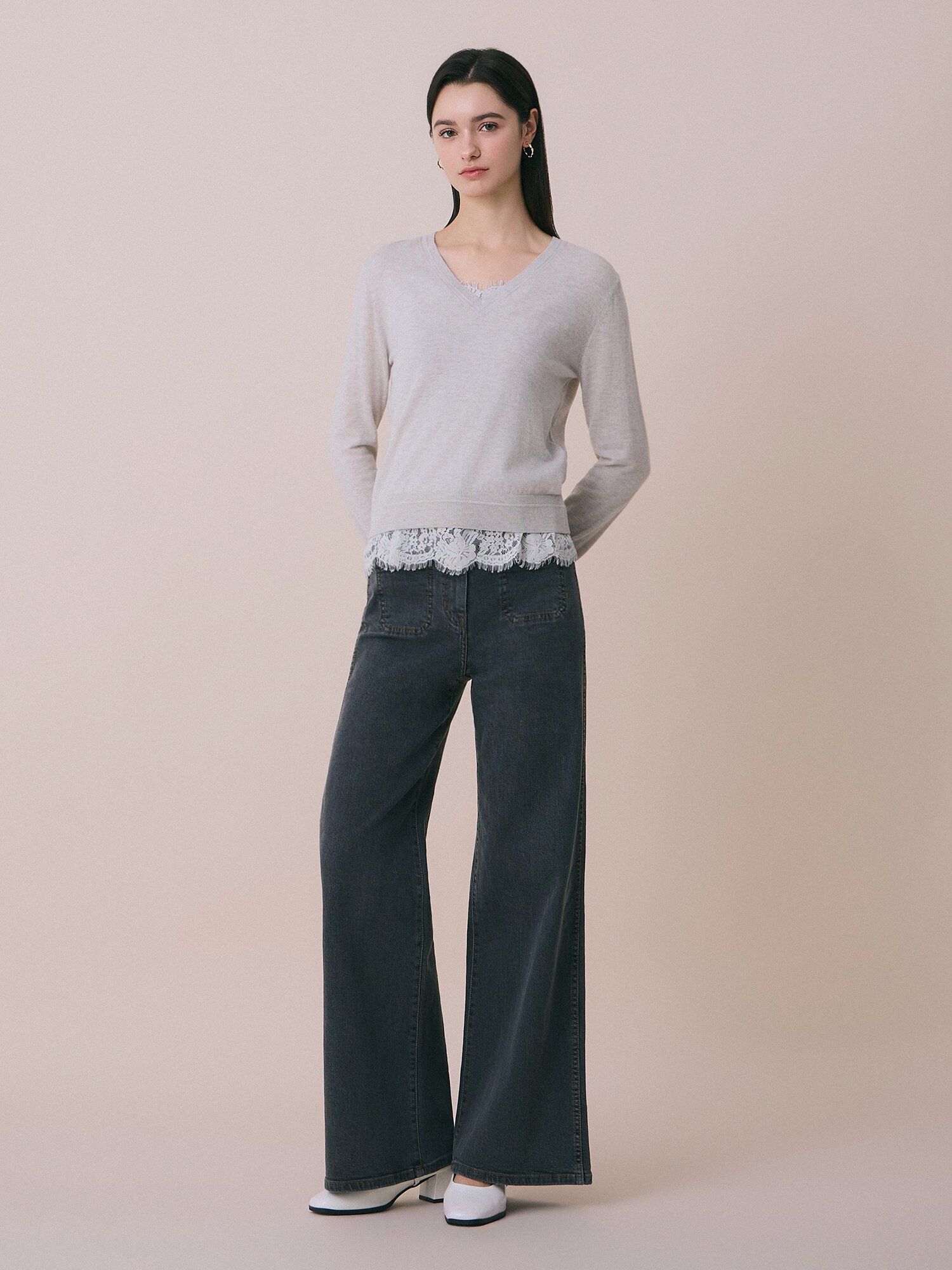 레이스 블록 브이넥 니트 (LIGHT GREY)
