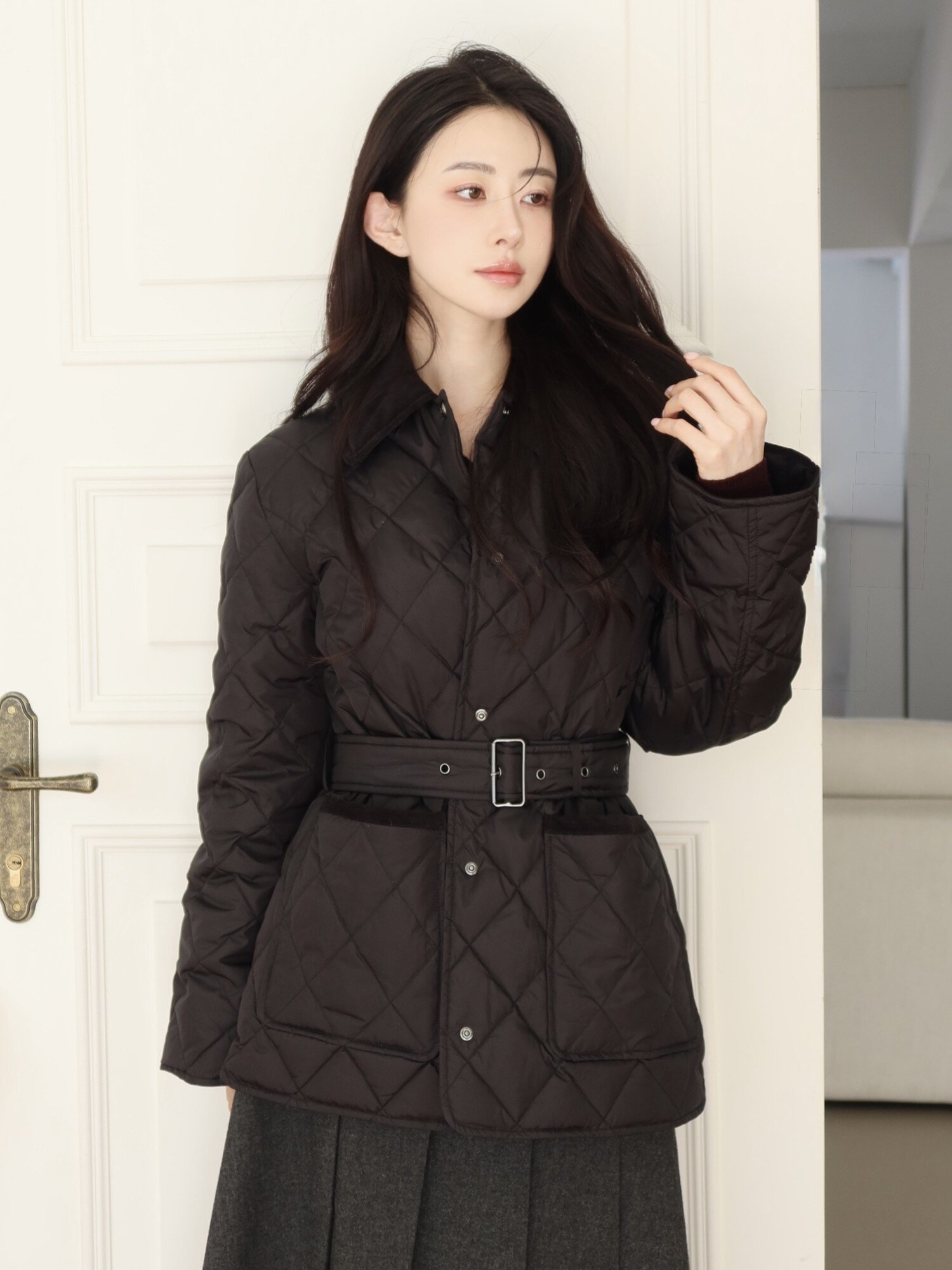 배색 칼라 퀼팅 구스다운 점퍼 (BLACK)