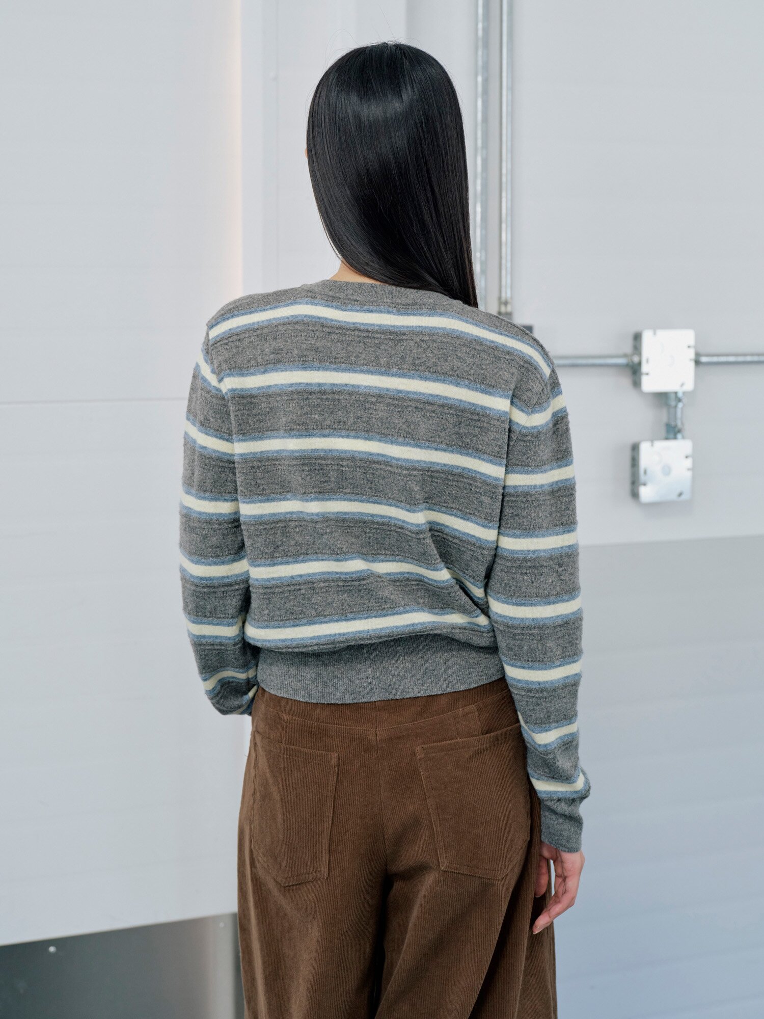 울 스트라이프 라운드넥 가디건 (STRIPE GREY)