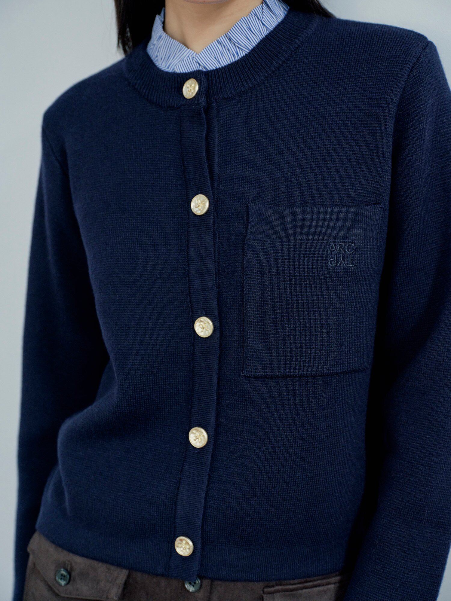 디테쳐블 프릴 라운드넥 가디건 (NAVY)