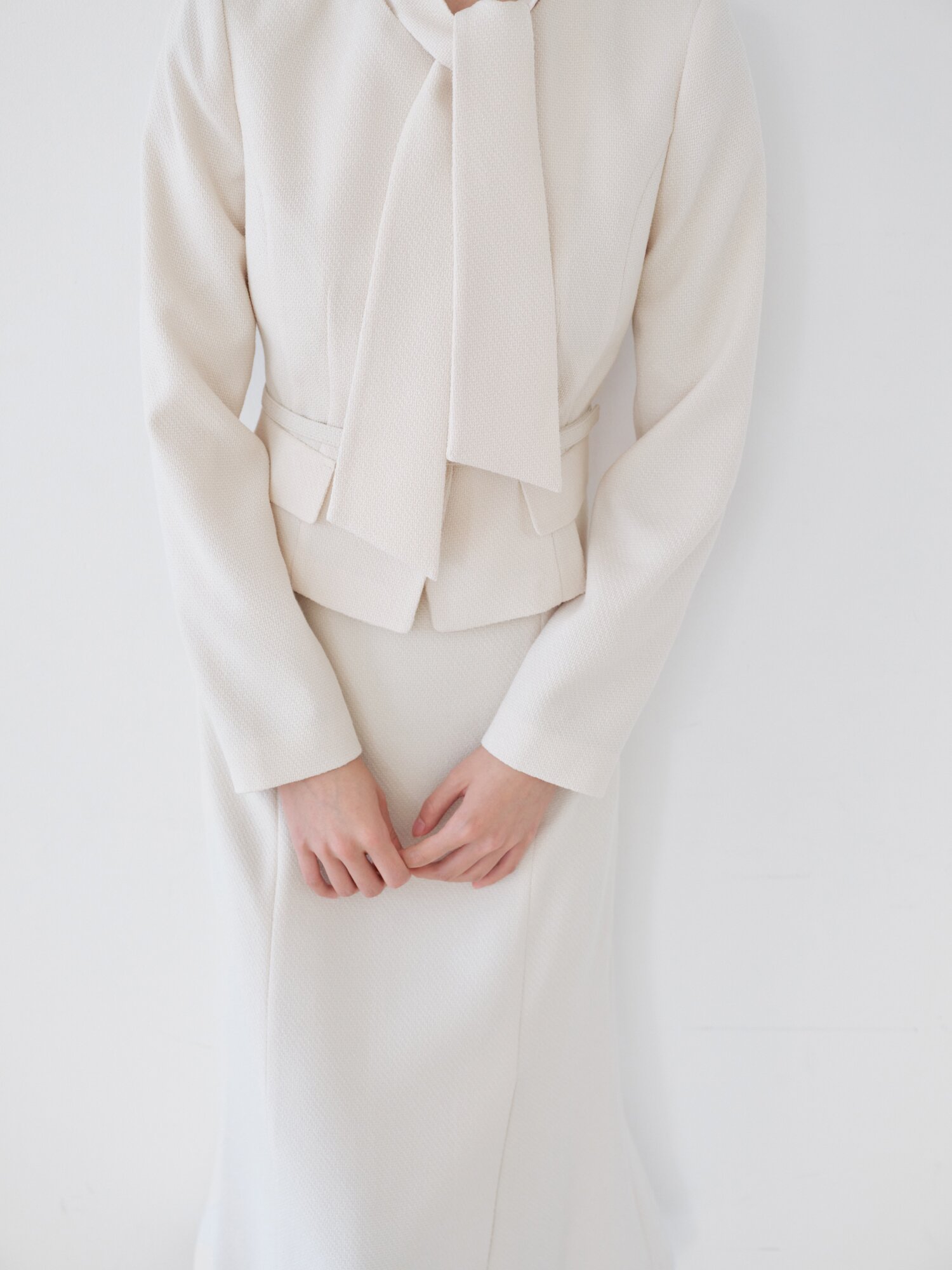 디테쳐블 타이 칼라 크롭 재킷 (LIGHT BEIGE)