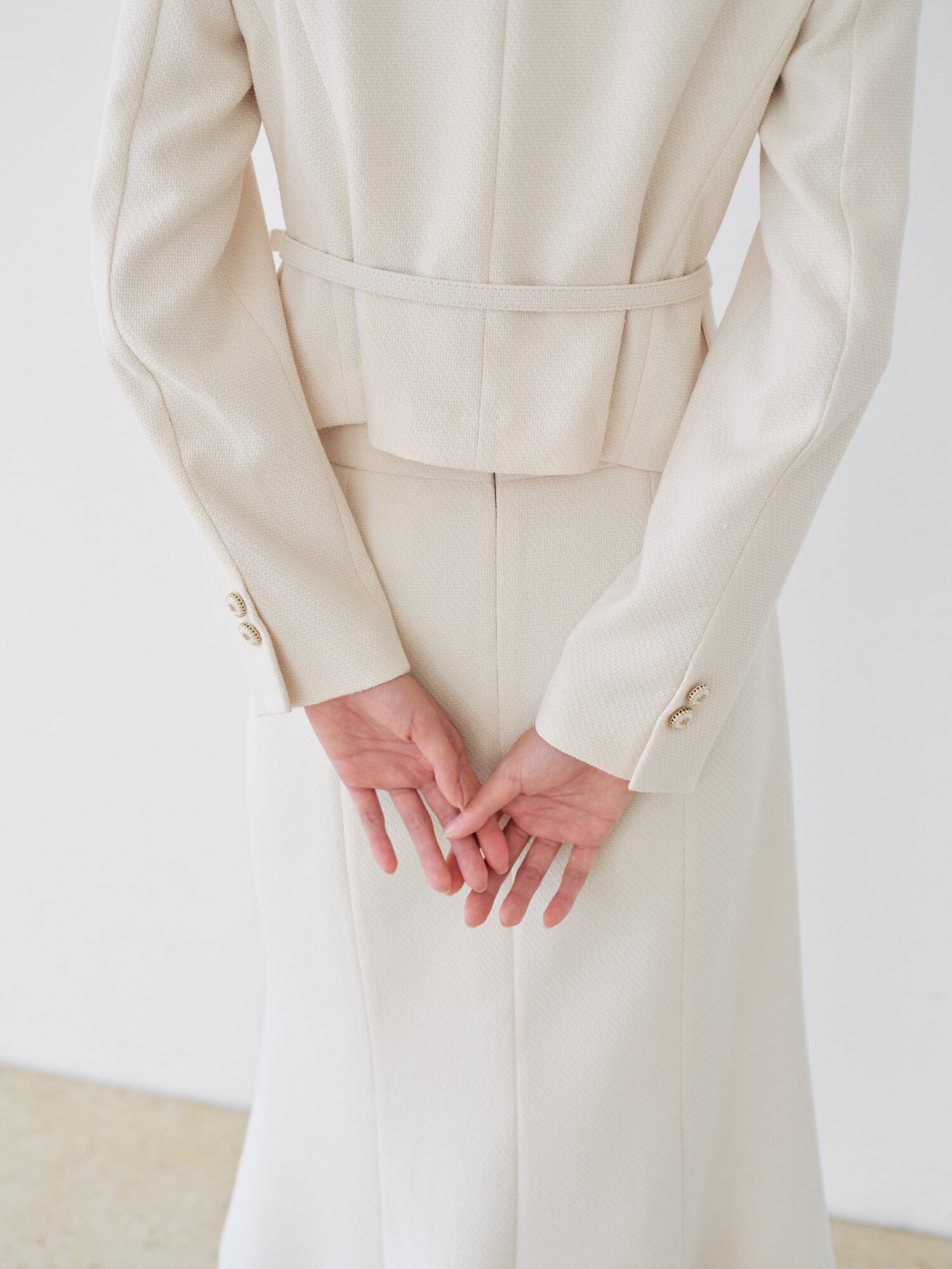 디테쳐블 타이 칼라 크롭 재킷 (LIGHT BEIGE)