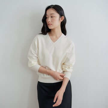 [26FW] Essentials V-neck Knit_Ivory