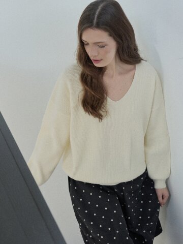 V-neck Oversized Knit Pullover - CREAM