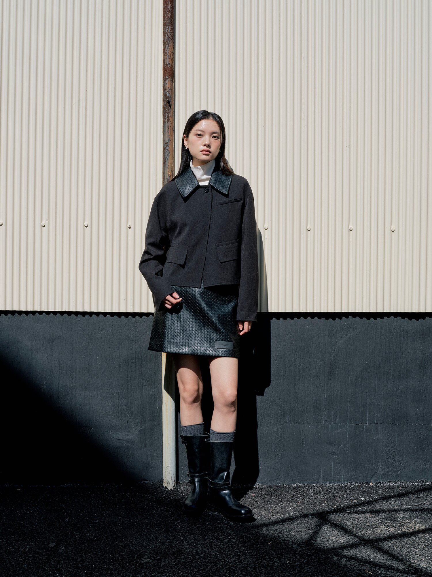 루즈핏 레더 칼라 크롭 재킷 (BLACK)