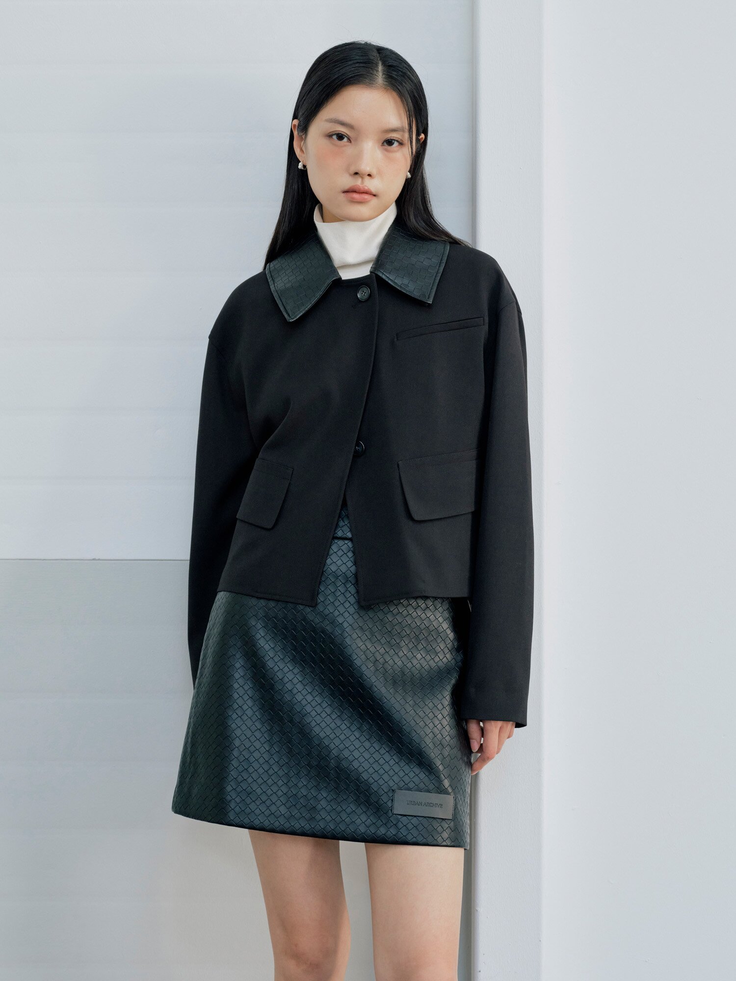 루즈핏 레더 칼라 크롭 재킷 (BLACK)