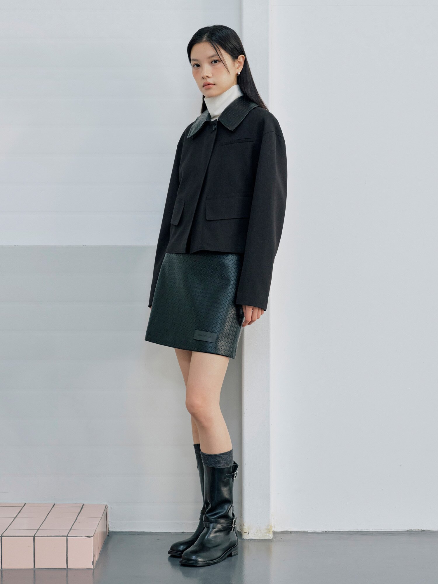 루즈핏 레더 칼라 크롭 재킷 (BLACK)