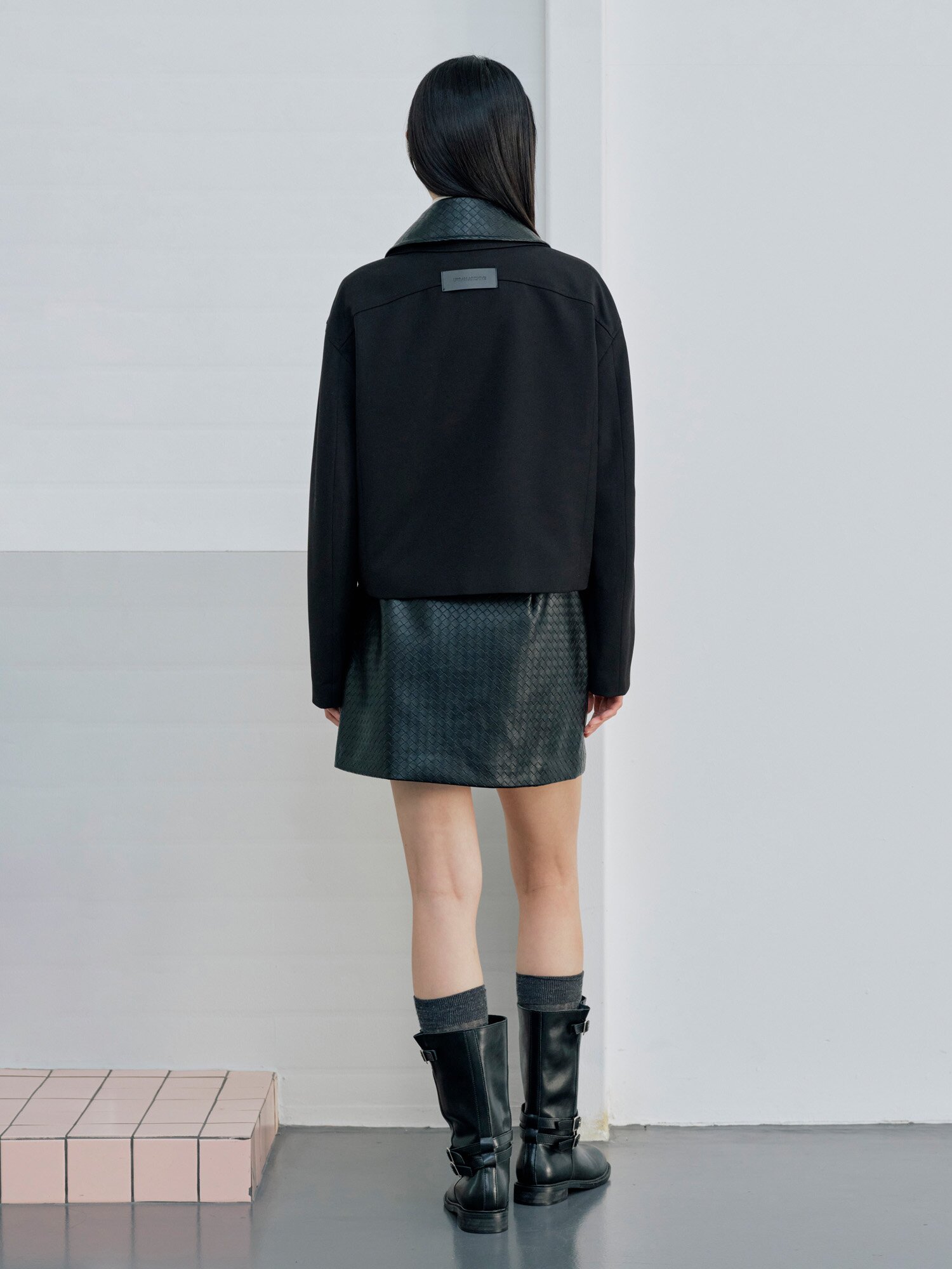 루즈핏 레더 칼라 크롭 재킷 (BLACK)