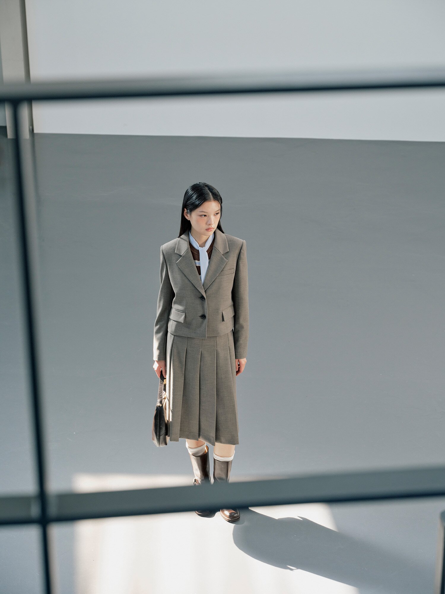모던 테일러드 싱글 크롭 재킷 (BROWN)