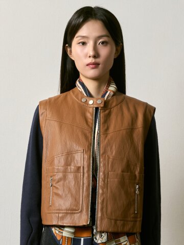 디티엠 포켓 크롭 페이크 레더 베스트