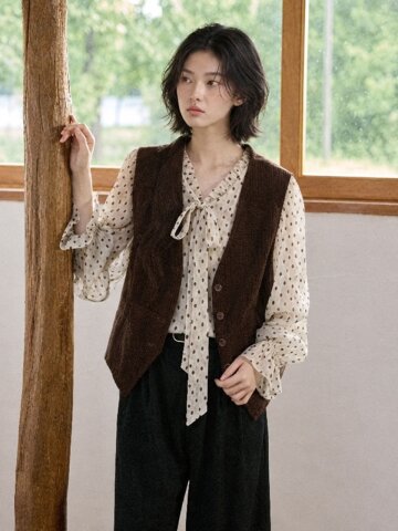 LS_Layered v-neck corduroy vest