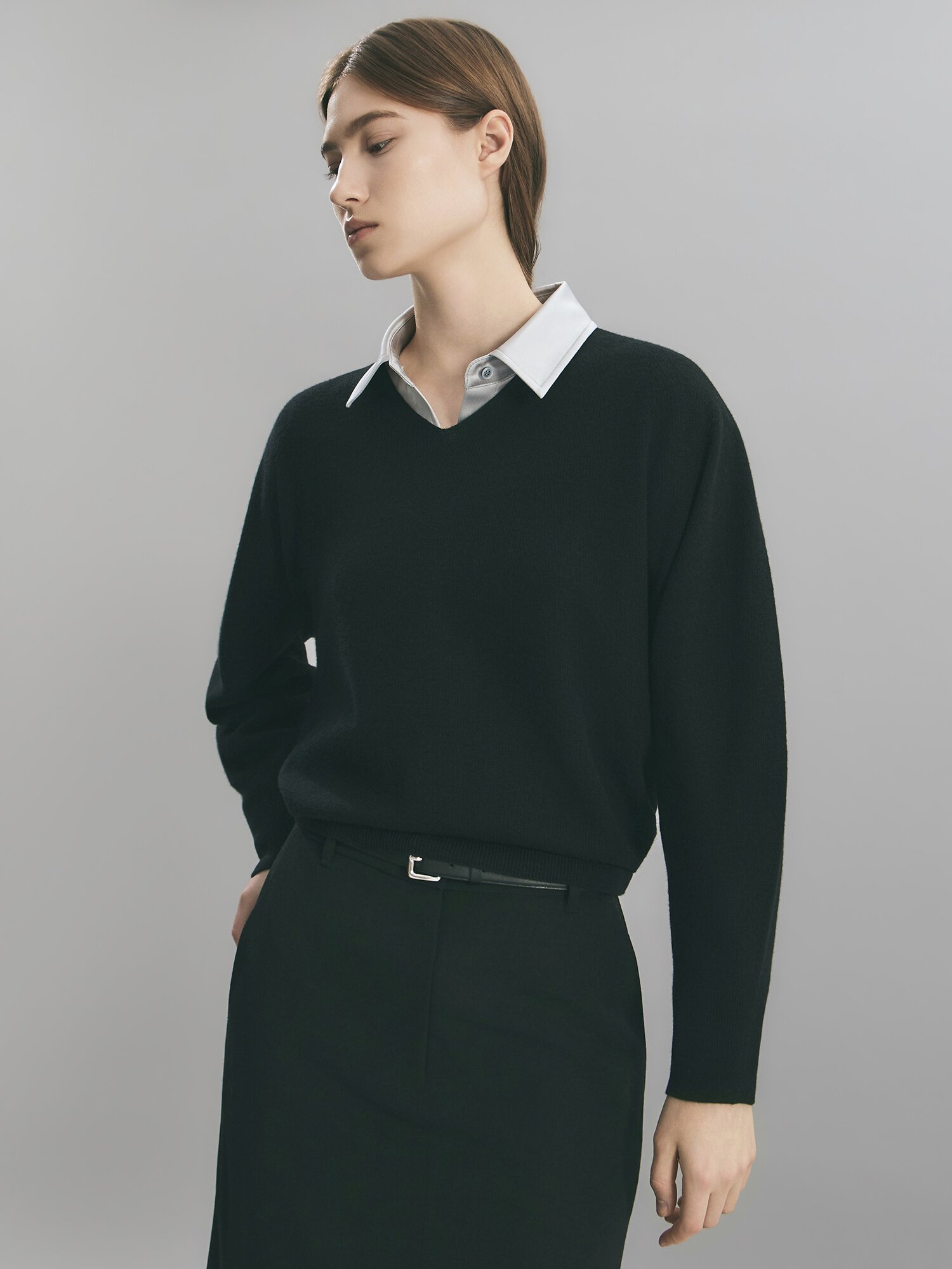 울 브이넥 니트 (BLACK)