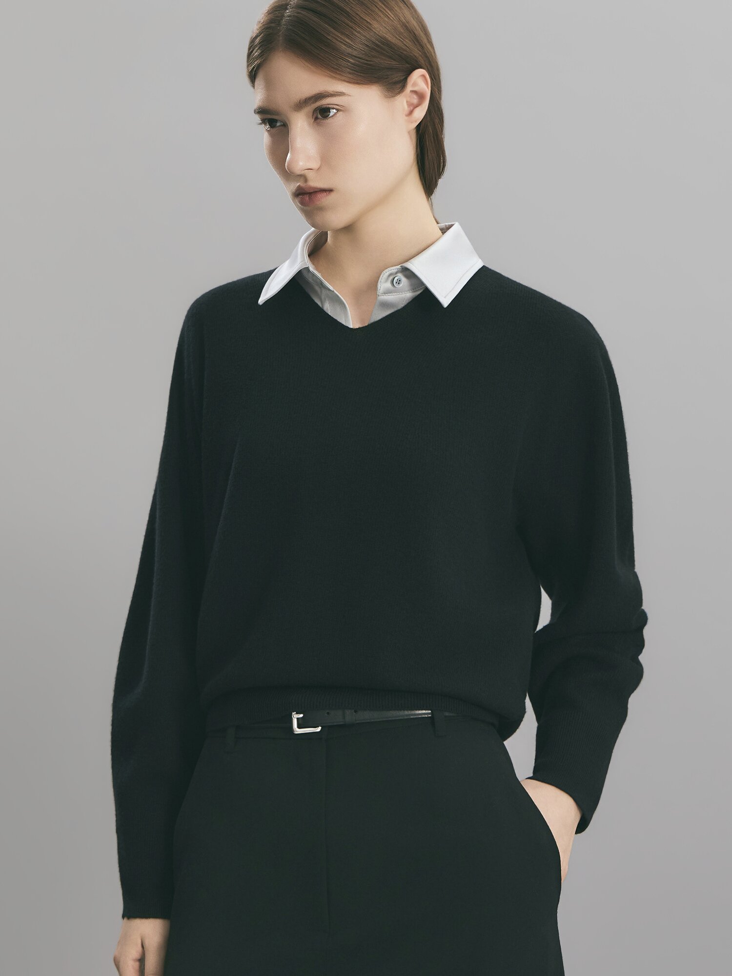 울 브이넥 니트 (BLACK)