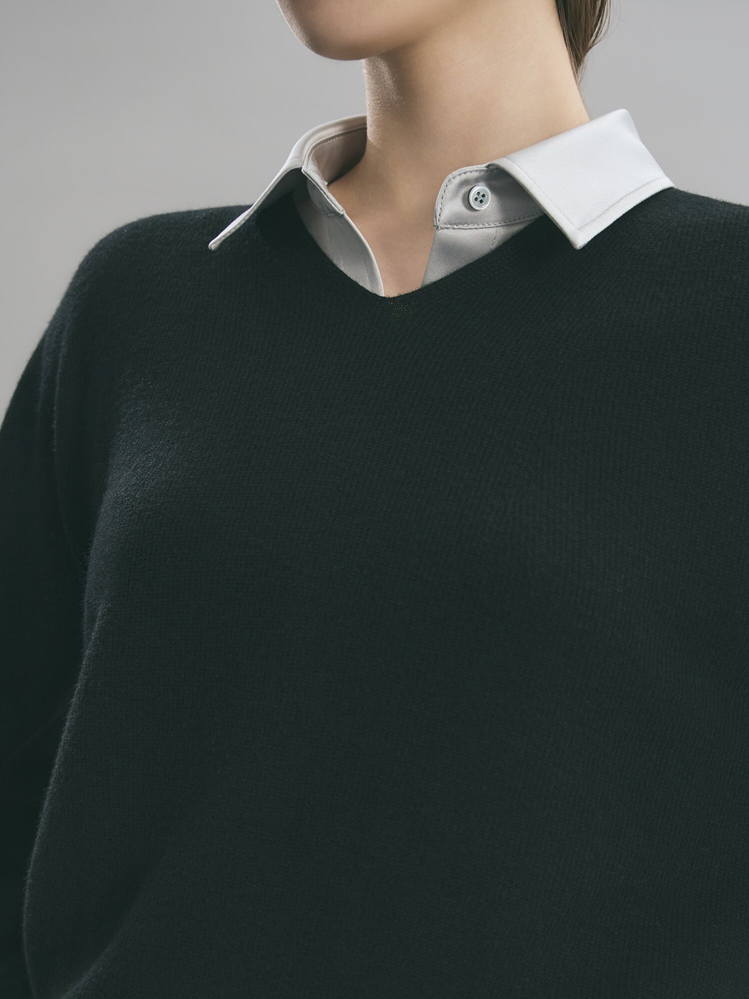 울 브이넥 니트 (BLACK)