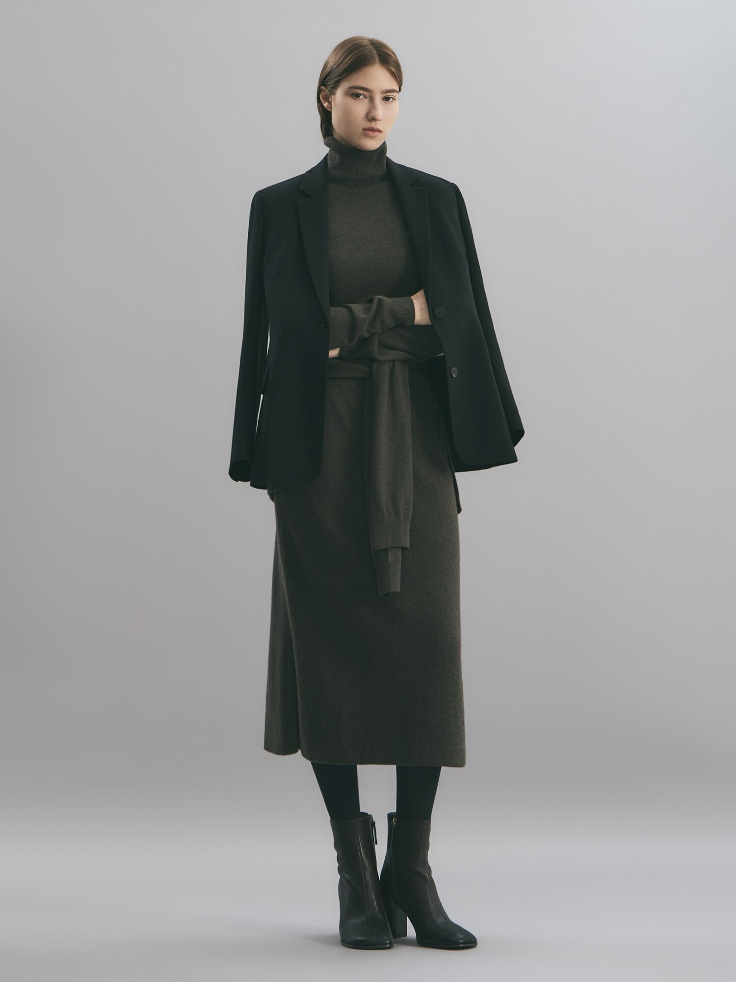 웨이스트 패널 터틀넥 원피스 (BROWN)