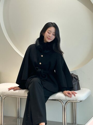 폭스퍼 칼라 울 하이넥 케이프 재킷 (BLACK)