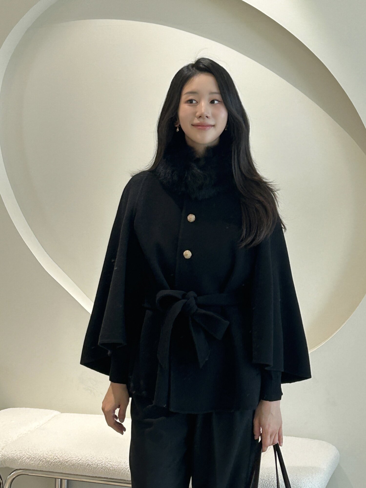 폭스퍼 칼라 울 하이넥 케이프 재킷 (BLACK)