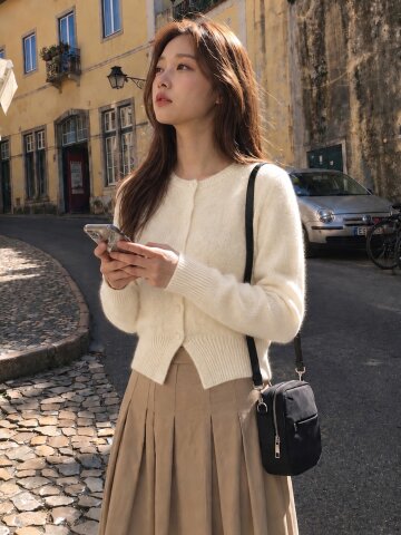 SOFT TOUCH CROP CARDIGAN (IV)