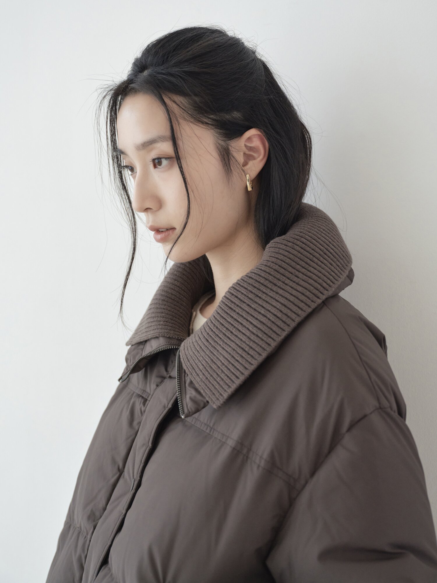 니트 칼라 하이넥 크롭 덕다운 점퍼 (BROWN)