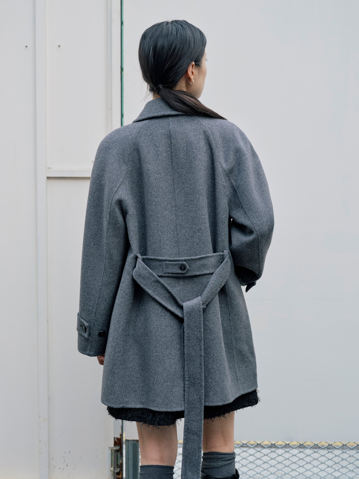 울 캐시미어 핸드메이드 패치 포켓 벨티드 하프 코트 (MELANGE GREY)